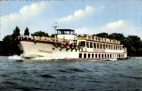 Ak Berlin Mitte, An Bord des M.S. Präsident, Binnenschiff in Fahrt