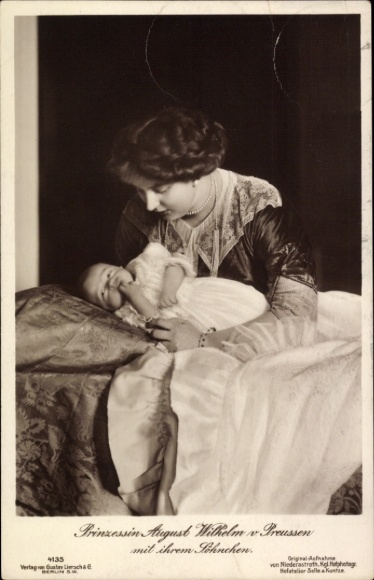 Ak Prinzessin August Wilhelm mit ihrem Söhnchen, Alexandra Viktoria, NPG 4536