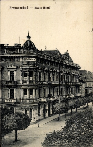 Ak Františkovy Lázně Franzensbad Region Karlsbad,  Savoy-Hotel, Gebäude mit Bäumen
