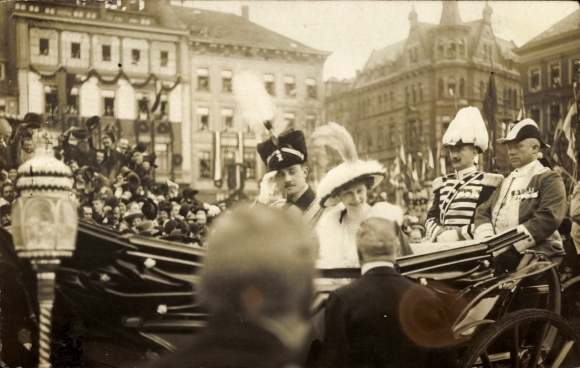 Foto Ak Braunschweig, Prinz Ernst August III. von Hannover, Viktoria Luise von Preußen, Kutsche