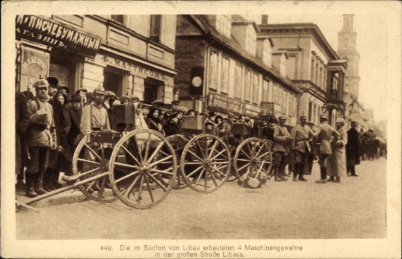 Ak Liepaja Libau Lettland, Erbeutete Maschinengewehre, Soldaten