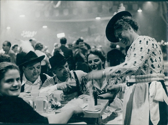 Foto Berlin West 1955, Bockbierfest im Sportpalast