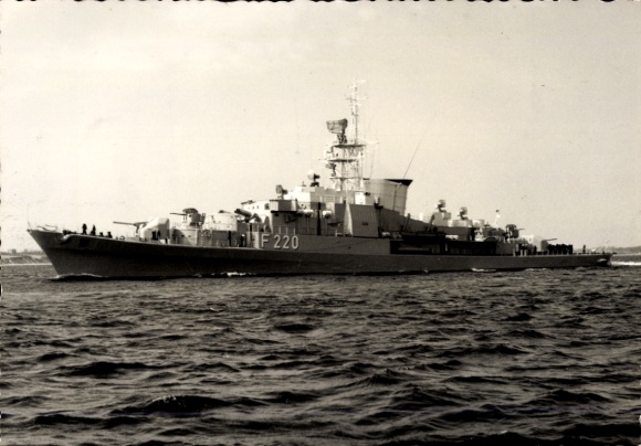 Foto Ak Kriegsschiff F220, Bundesmarine