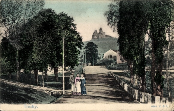 Ak Rovensko pod Troskami Rowensko bei Turnau Region Reichenberg, Burg Trosky, Straße, Kinder