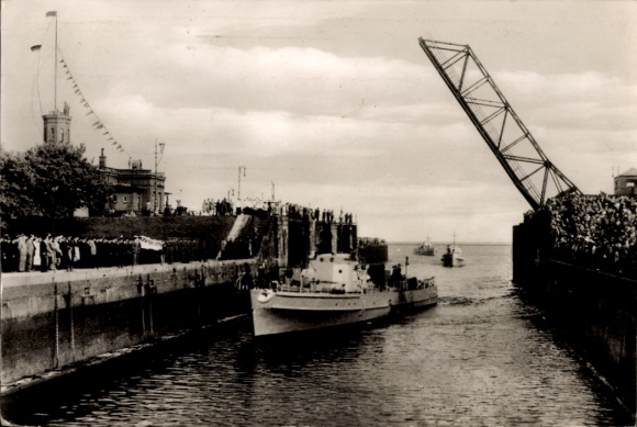 Ak Wilhelmshaven in Niedersachsen, Einlaufen der ersten Schiffseinheiten der Bundesmarine, 1956