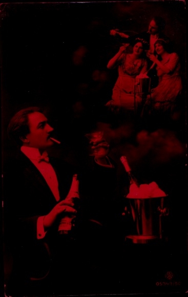 Ak Mann mit Zigarette und Sektflasche, Bild mit zwei Frauen im Rauch