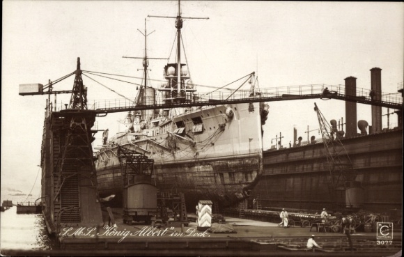 Ak Deutsches Kriegsschiff SMS König Albert, Linienschiff, im Dock, Kaiserliche Marine