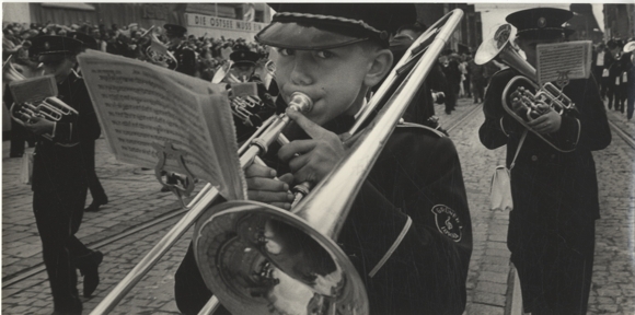 Original Foto Hans-Joachim Spremberg, junge Musikanten während der Ostseewoche in Rostock, 1965