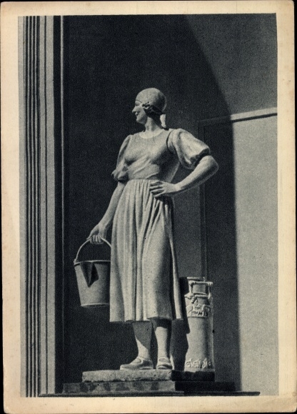 Ak Sowjetische Landwirtschaftsausstellung, Statue, Kollektivbäuerin, UdSSR, Sowjetunion