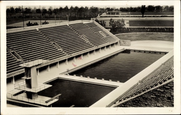 Ak Berlin Charlottenburg Westend, Reichssportfeld, Blick von Deutscher Kampfbahn auf Schwimmstadion
