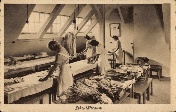 Ak Berlin Pankow Niederschönhausen, Friedrich Fröbel Haus, Kaiserin-Augusta-Str. 37, Lehrplättraum