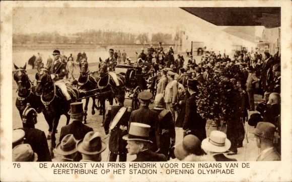 Ak De Aankomst van Prins Hendrik voor den Ingang van de Eeretribune op het Stadion, Olympia