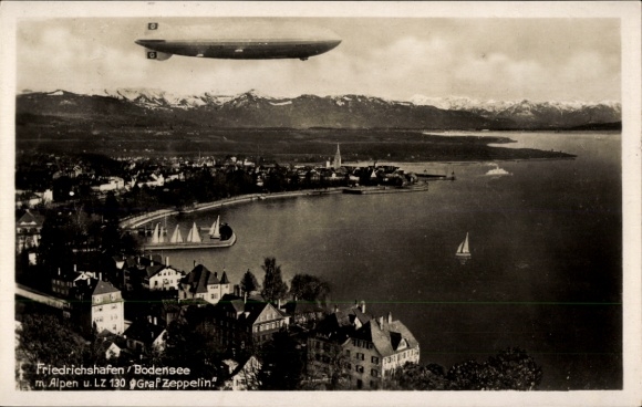 Ak Friedrichshafen am Bodensee, Luftschiff LZ 130 Graf Zeppelin in voller Fahrt, Alpen