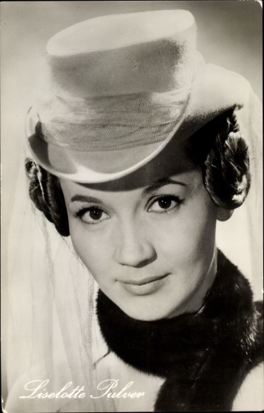 Ak Schauspielerin Liselotte Pulver, Portrait