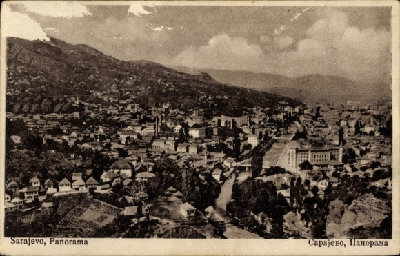 Ak Sarajevo Bosnien Herzegowina, Panoramablick auf  Stadtansicht, Berge im Hintergrund