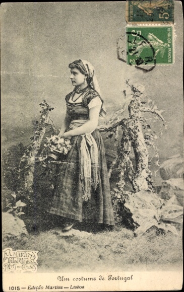 Ak Lisboa Lissabon Portugal, Frau in Tracht
