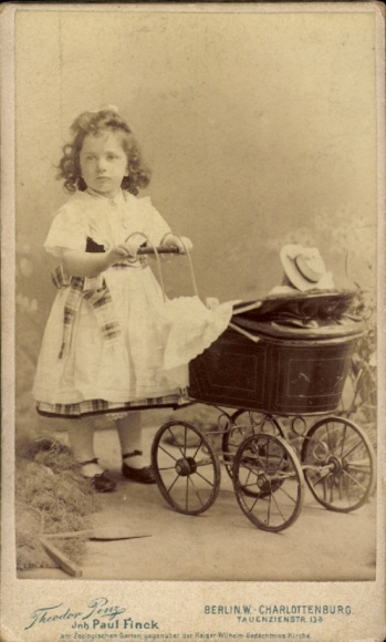 CdV Kinderportrait, Mädchen, Puppenwagen, Fotograf Theodor Penz, Paul Finck, Berlin Charlottenburg