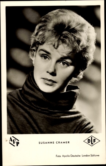 Ak Schauspielerin Susanne Cramer, Waldwinter, ernst