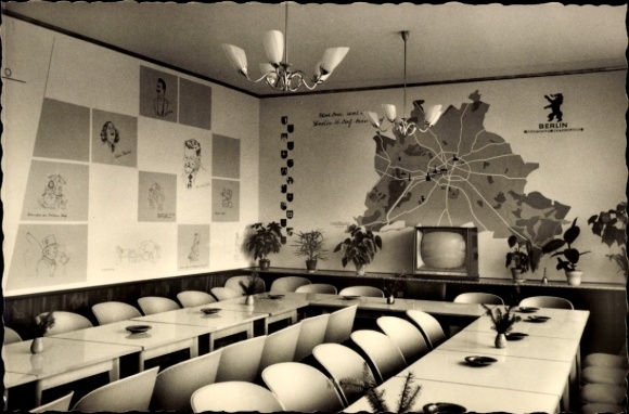 Ak Kiel Elmschenhagen, Rentnerwohnheim Sanssouci, Berliner Heimatstube, Fernseher, Wandbild