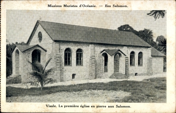 Ak Péres Maristes auf Ozeanien, Visale, La premiere eglise en pierre aux Salomon