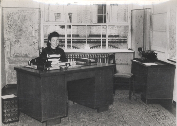 Original Foto Berlin Kreuzberg, Oranienstraße 6, Büro der Firma Rogge, um 1948