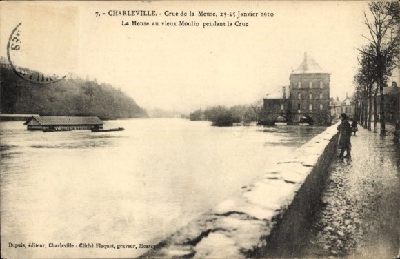 CPA Charleville Marne, Crue de la Meuse, 23-25 Janvier 1910, Meuse au vieux Moulin pendant la Crue