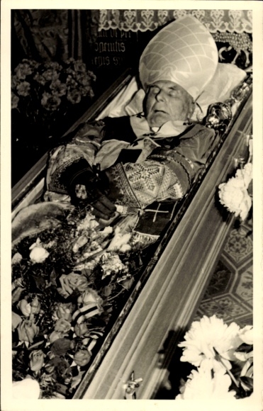 Ak Erzbischof Michael von Faulhaber, Aufbahrung 1952