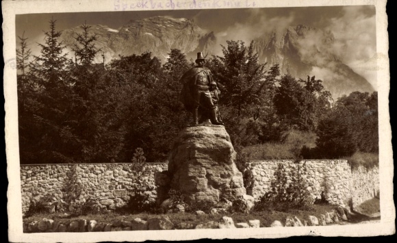 Ak Hall in Tirol, Statue, Natur, Bäume, Felsen, Schwarz-Weiß-Foto