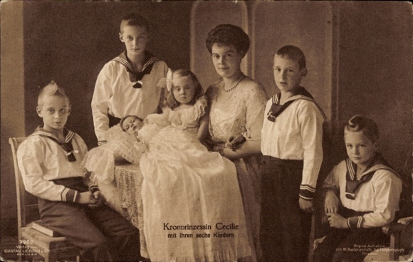 Ak Kronprinzessin Cecilie mit ihren sechs Kindern, Prinzen, Prinzessin Alexandrine, Cecilie