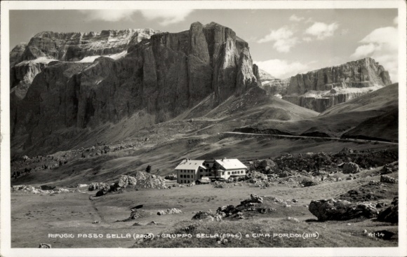 Ak Passo Sella Sellajoch Südtirol Trentino, Gesamtansicht, Berghütte