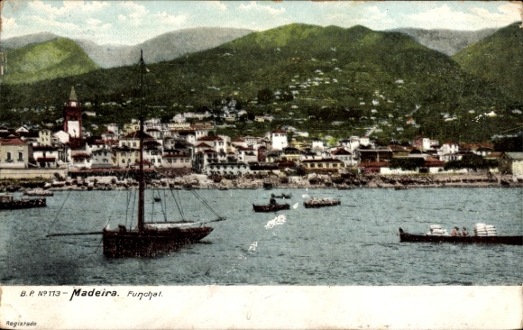 Ak Funchal Insel Madeira Portugal,  Madeira, Hafenansicht, Boote, Berge im Hintergrund