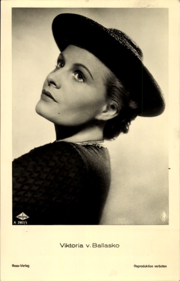 Ak Schauspielerin Viktoria von Ballasko, Portrait mit Hut, Ross Verlag A 2907 1, Autogramm