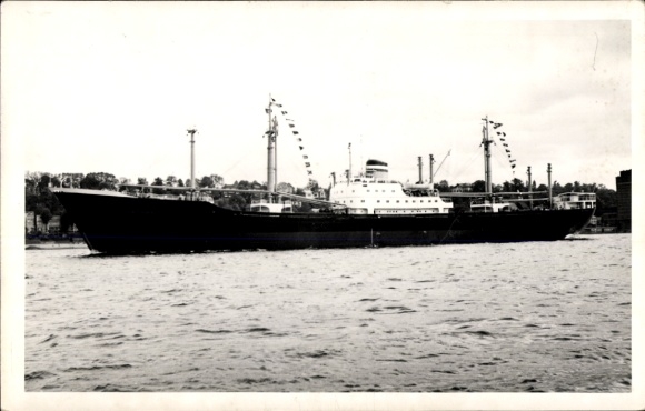 Ak Hafen, Frachtschiff