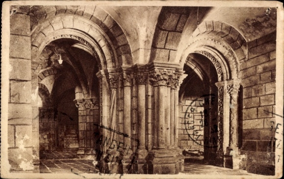 Ak Santiago de Compostela Galicien Spanien, Innenansicht, Säulen, Bögen,  Architektur