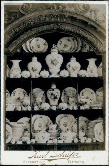 Kabinett Foto Porzellangeschirr in einer Vitrine, Fotograf Atelier Schäfer, Ravensburg, Tettnang