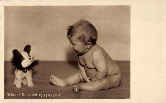 Ak Niederlössnitz Niederlößnitz Radebeul Sachsen, Säugling mit Stofftier Hund Schriftzug: Trin...