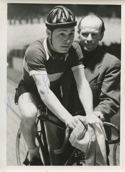 Foto Radrennfahrer Heinz Ziege im Fliegerrennen, Int. 25-Stunden-Rennen Sporthalle am Funkturm, 1950