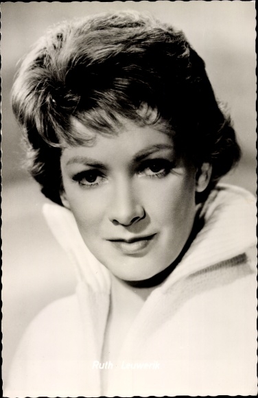 Ak Schauspielerin Ruth Leuwerik, Portrait