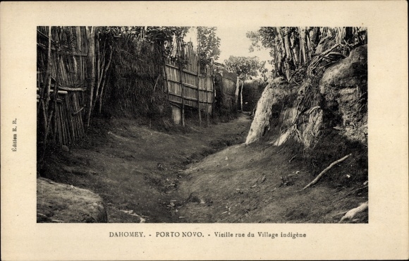 Ak Porto Novo Benin, Vieille rue du Village indigene