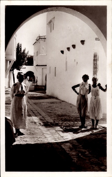 CPA Casablanca Maroc, Le Quartier Réservé, Demi-mondaines dans l'attente