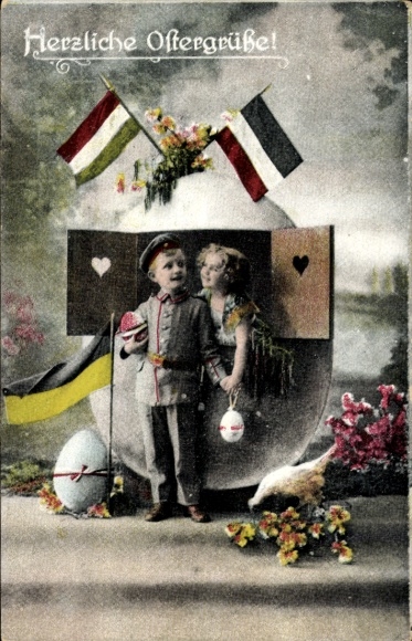 Ak Frohe Ostern, Junge als Soldat, Eierhaus, Fahnen Deutsches Reich und Österreich-Ungarn, 1. WK