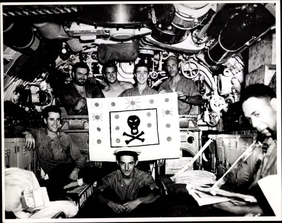Foto Amerikanisches Kriegsschiff, U-Boot, Innenansicht, Marinesoldaten