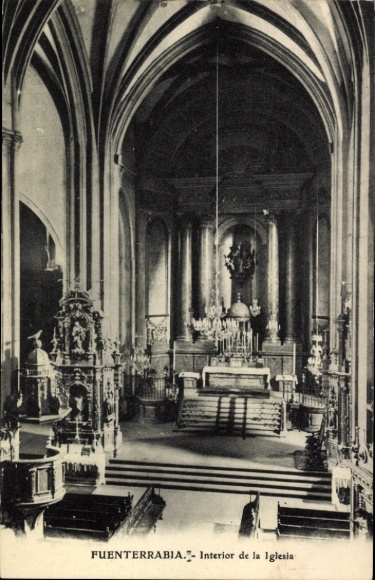 Ak Hondarribia Fuenterrabia Baskenland, Innenansicht einer Kirche, hohe Decken, Altar, religiöse 