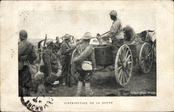 CPA Distribution de la Soupe, Soldaten