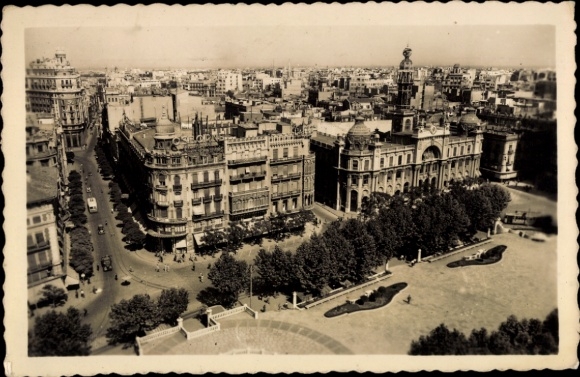 Ak Valencia Stadt Spanien, Blick auf eine Stadt mit großen Gebäuden, Bäumen, und einem Platz