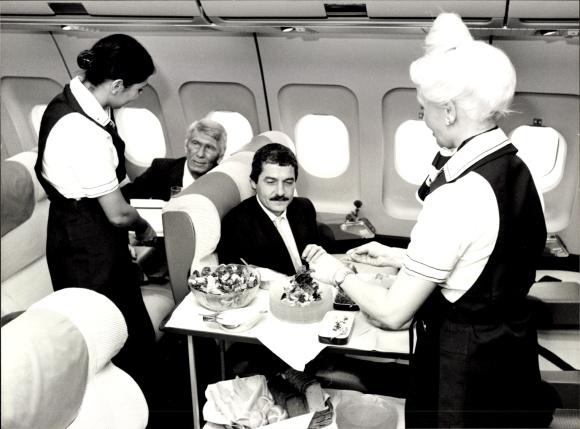 Foto Deutsches Passagierflugzeug, Lufthansa, Airbus A300 B4, Flugbegleiter