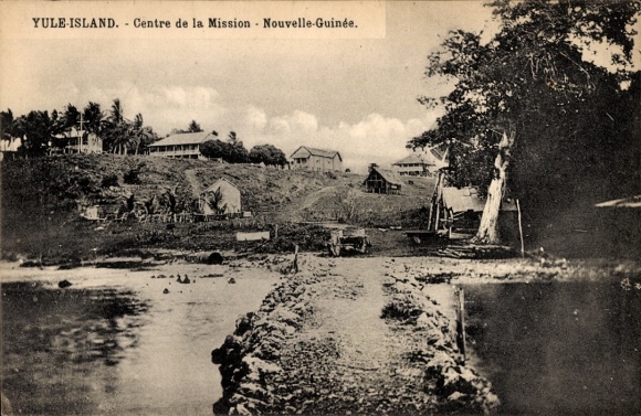 Ak Yule Island Papua Neuguinea,  Zentrum der Mission, Neue Guinea, Wasserweg, Bäume, Gebäude