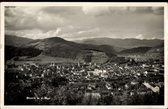 Ak Bruck an der Mur Steiermark, Blick auf  Berge im Hintergrund, 