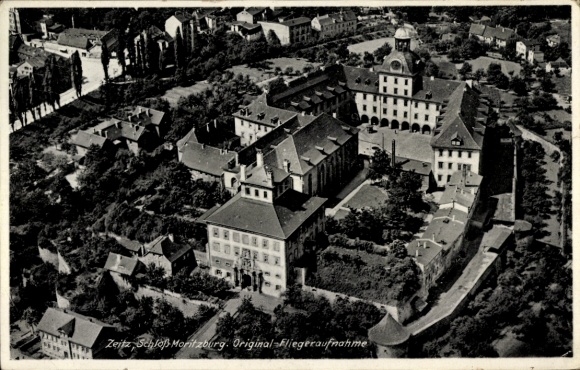 Ak Zeitz im Burgenlandkreis, Luftaufnahme von Schloss Moritzburg,  Original-Fliegeraufnahme