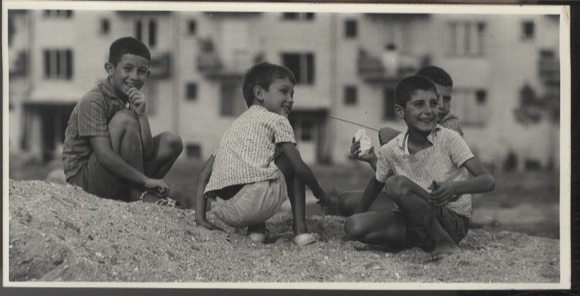 Original Foto Hans-Joachim Spremberg, spielende Kinder im Neubauviertel von Burgas / Bulgarien, 1967